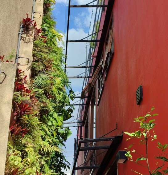 Cobertura de vidro e policarbonato para áreas externas